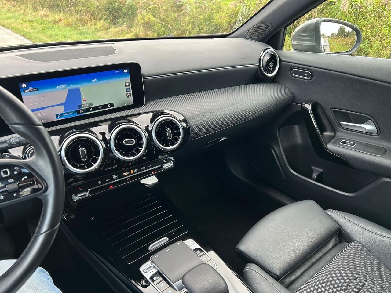 Mercedes-Benz A-KLASSE 200 Business Solution Zwarte Hemel/ Leer/Camera Nieuwstaat!