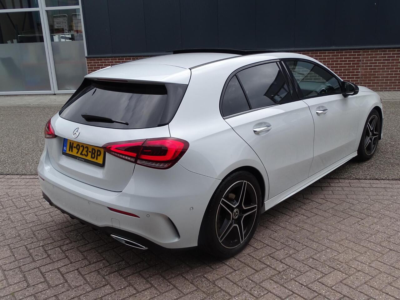 Mercedes-Benz A-KLASSE 180 Business Solution AMG PANORAMADAK|SFEERVERLICHTING|LED PAKKET|ACHTERUIT RIJ CAMERA|NAVIGTAIE| ELECTRISCHE STOELEN|STOEL VERWARMING| CRUISE CONTROL ADAPTIEF MET STOP&GO EN STUURHULP|