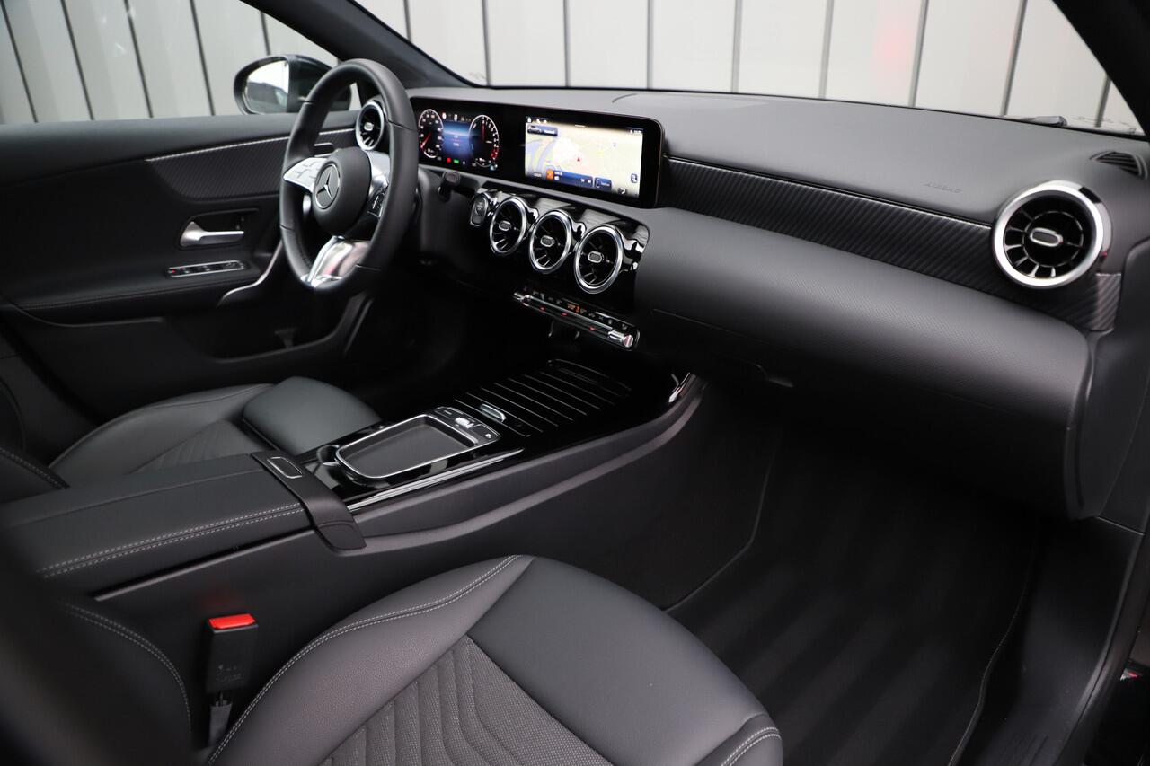 Mercedes-Benz A-KLASSE 250e Business Solution | 218PK | Pano | Multibeam | Widescreen | Stoel/Stuurwielverw. | Distronic+ | Standkachel | 2024.