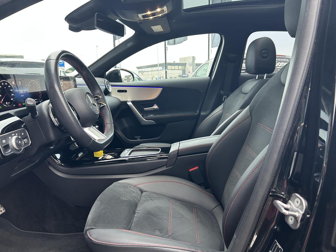 Mercedes-Benz A-KLASSE 250 e AMG Line | Premium | Night pakket | Panoramadak | Achteruitrijcamera | Stoelverwarming | Multibeam LED | Sfeerverlichting | Dodehoekassistentie | Keyless-GO