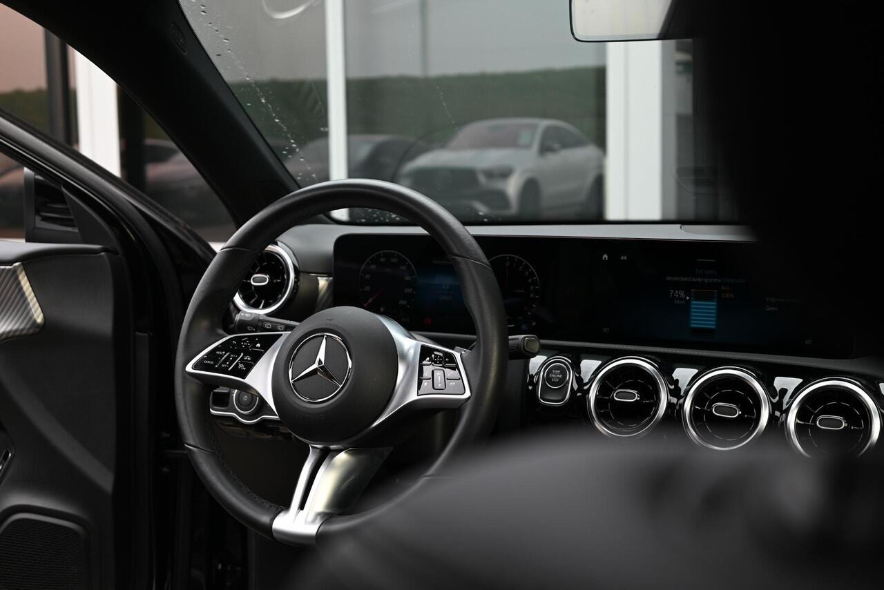 Mercedes-Benz A-KLASSE 250 e | Panoramadak | Luxury