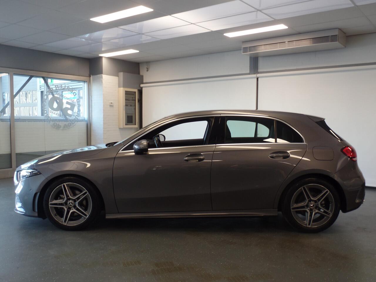 Mercedes-Benz A-KLASSE 160 Advantage AMG pakket!! Full options, Navigatie, Achteruitrijcamera, Pdc V/A, Xenon, Sportstoelen, Alcantara/Leder, Led verlichting, Cruise controle, Lm velgen 18'', Nederlandse auto!! Bovag afleverpakket 695,-