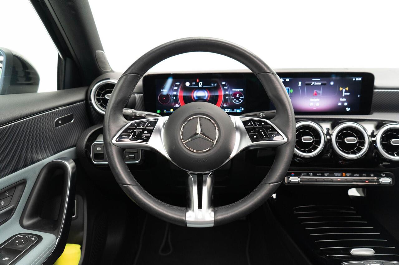 Mercedes-Benz A-KLASSE 250e Business Solution |Pano|Dodehoek|Unieke Bekleding|