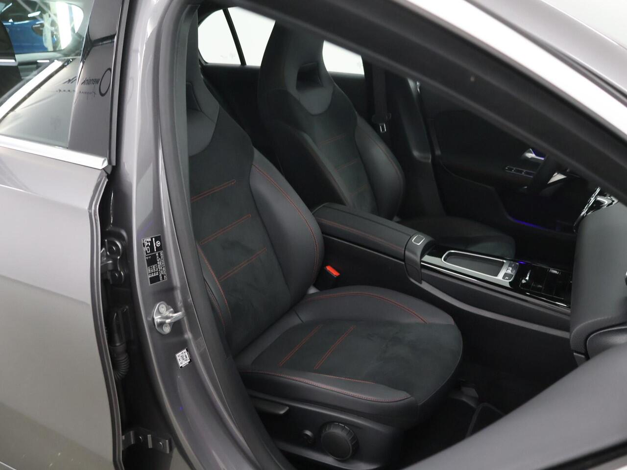 Mercedes-Benz A-KLASSE 250 e AMG Line | Achteruitrijcamera | Panoramadak | Sfeerverlichting | Stoelverwarming |