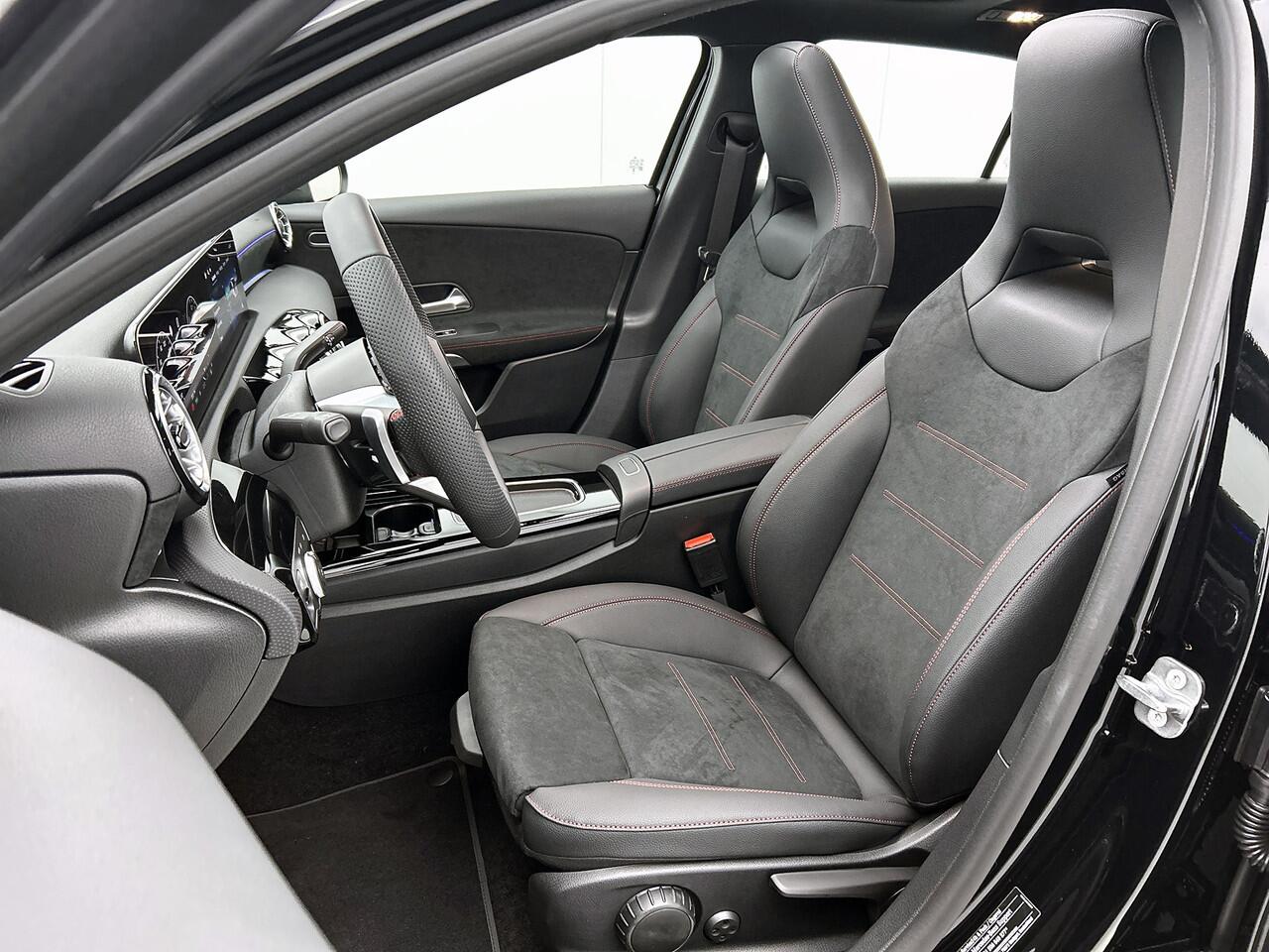 Mercedes-Benz A-KLASSE 250 e Business Solution AMG | Parkeerpakket met achteruitrijcamera | KEYLESS GO | MULTIBEAM LED | Sfeerverlichting | Extra USB-poorten | Stoelverwarming voor | Licht- en zicht pakket |