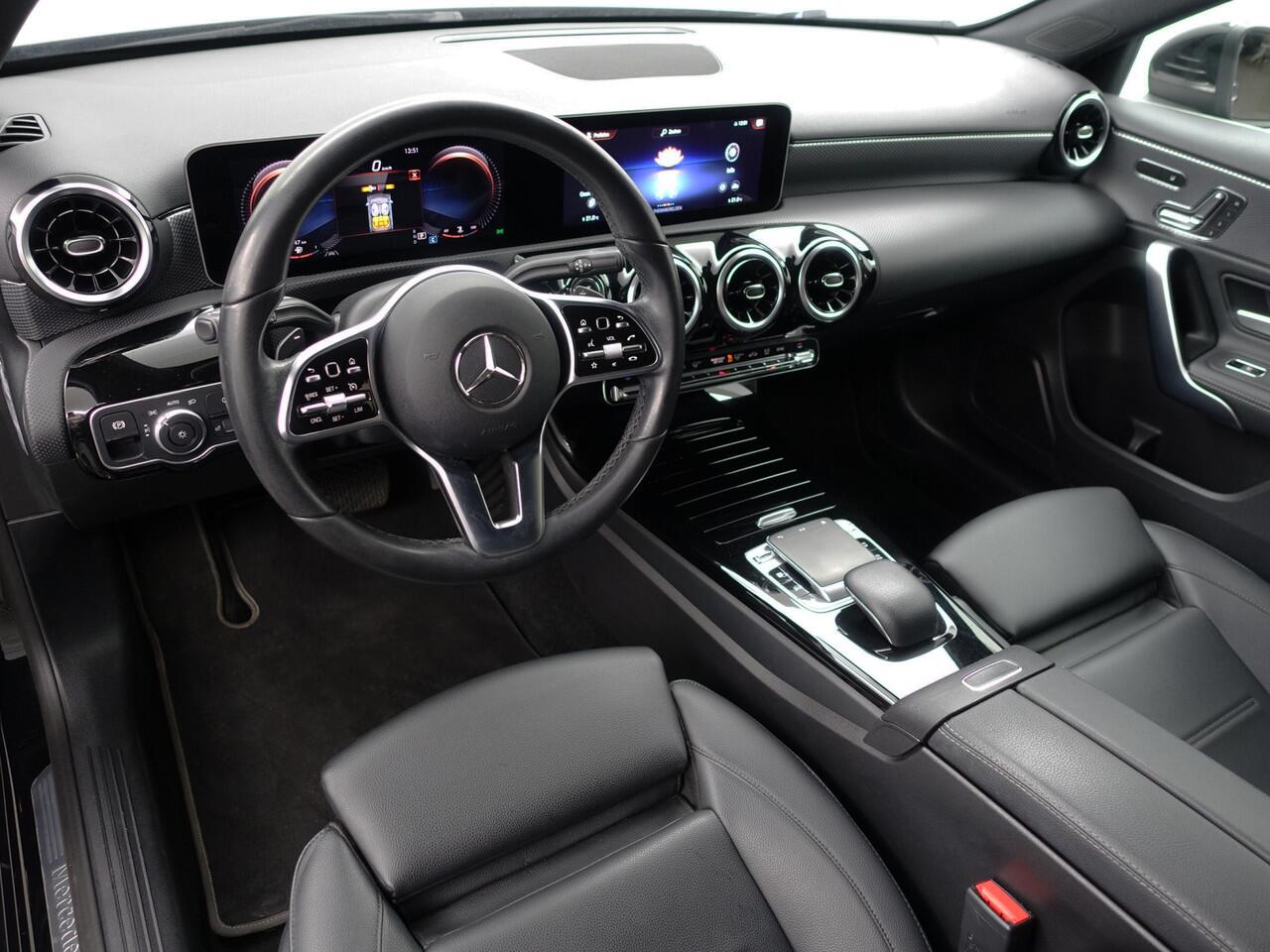Mercedes-Benz A-KLASSE 220 AMG Prestige Plus Aut- Memory Seats, Camera, Park Assist, Leder Interieur, Xenon Led, Keyless, Zitcomfort