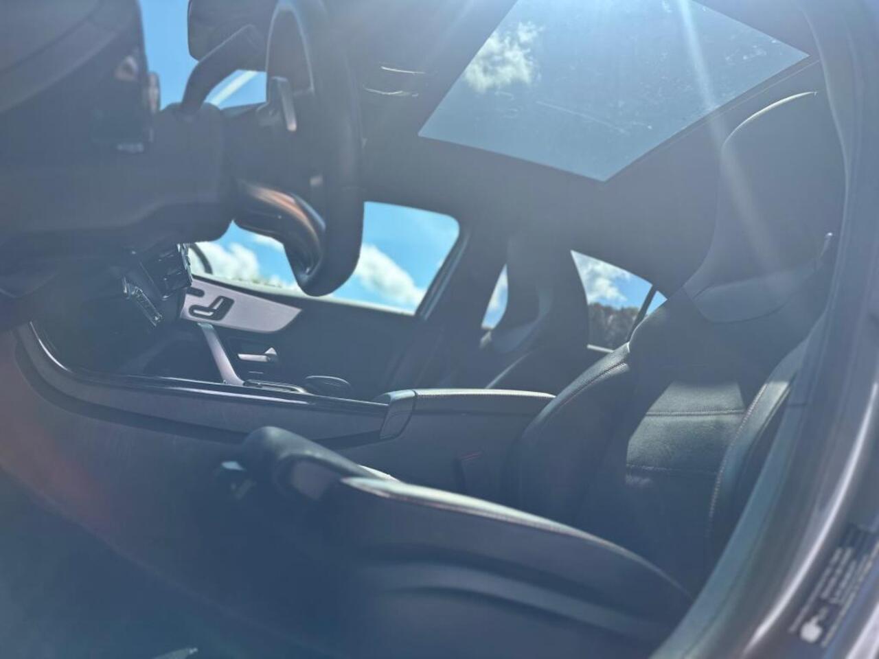 Mercedes-Benz A-KLASSE 180 | AMG | Pano | Memory | Camera | Dealer Onderhouden |