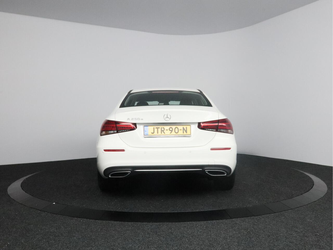 Mercedes-Benz A-KLASSE 250 e Luxury Line | Stoel verwarmd | Navigatie |