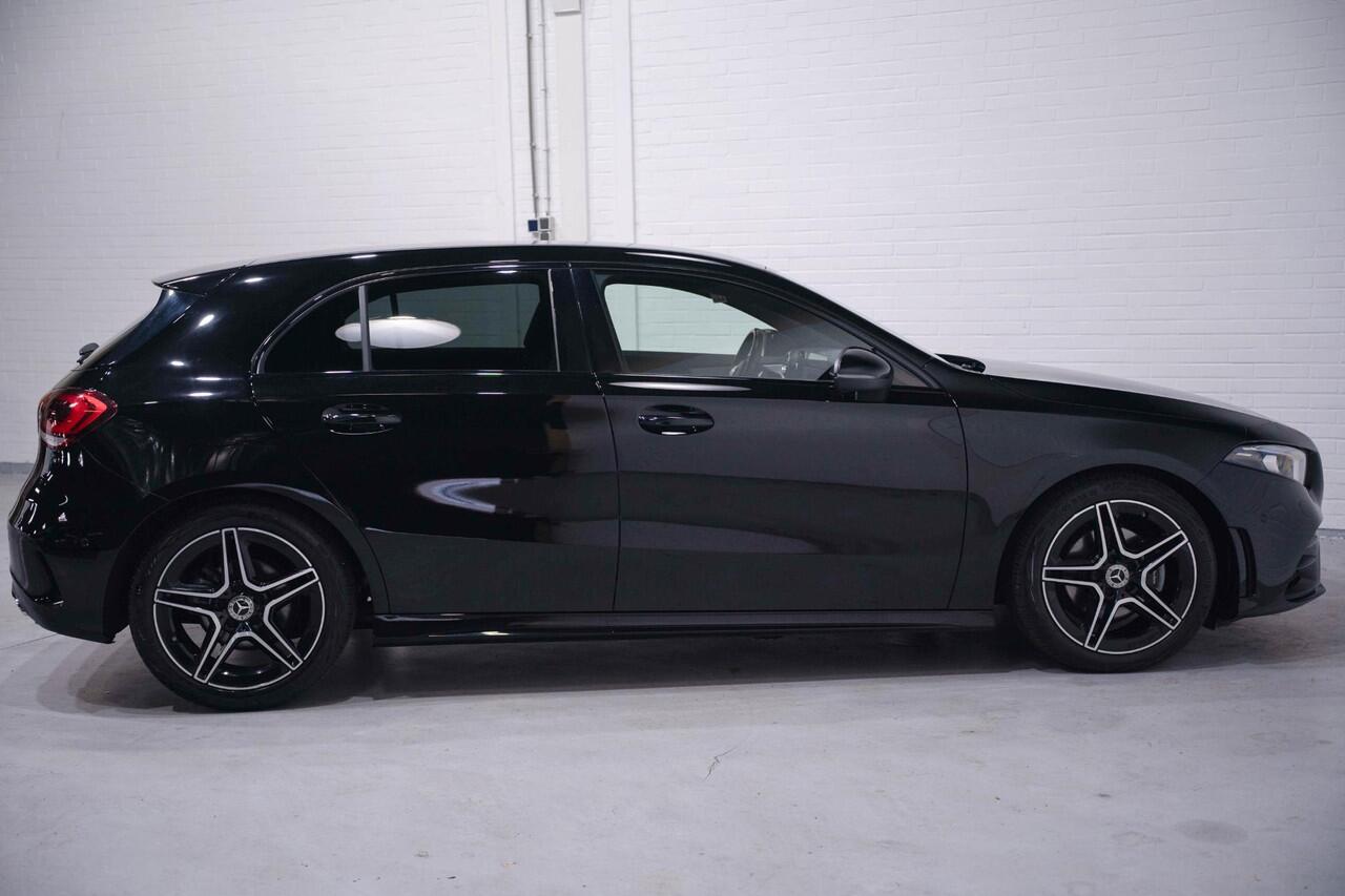 Mercedes-Benz A-KLASSE 180 Business Solution AMG Navi Camera PDC v+a Sfeerverlichting Led koplampen NAP Wegklapbare trekhaak