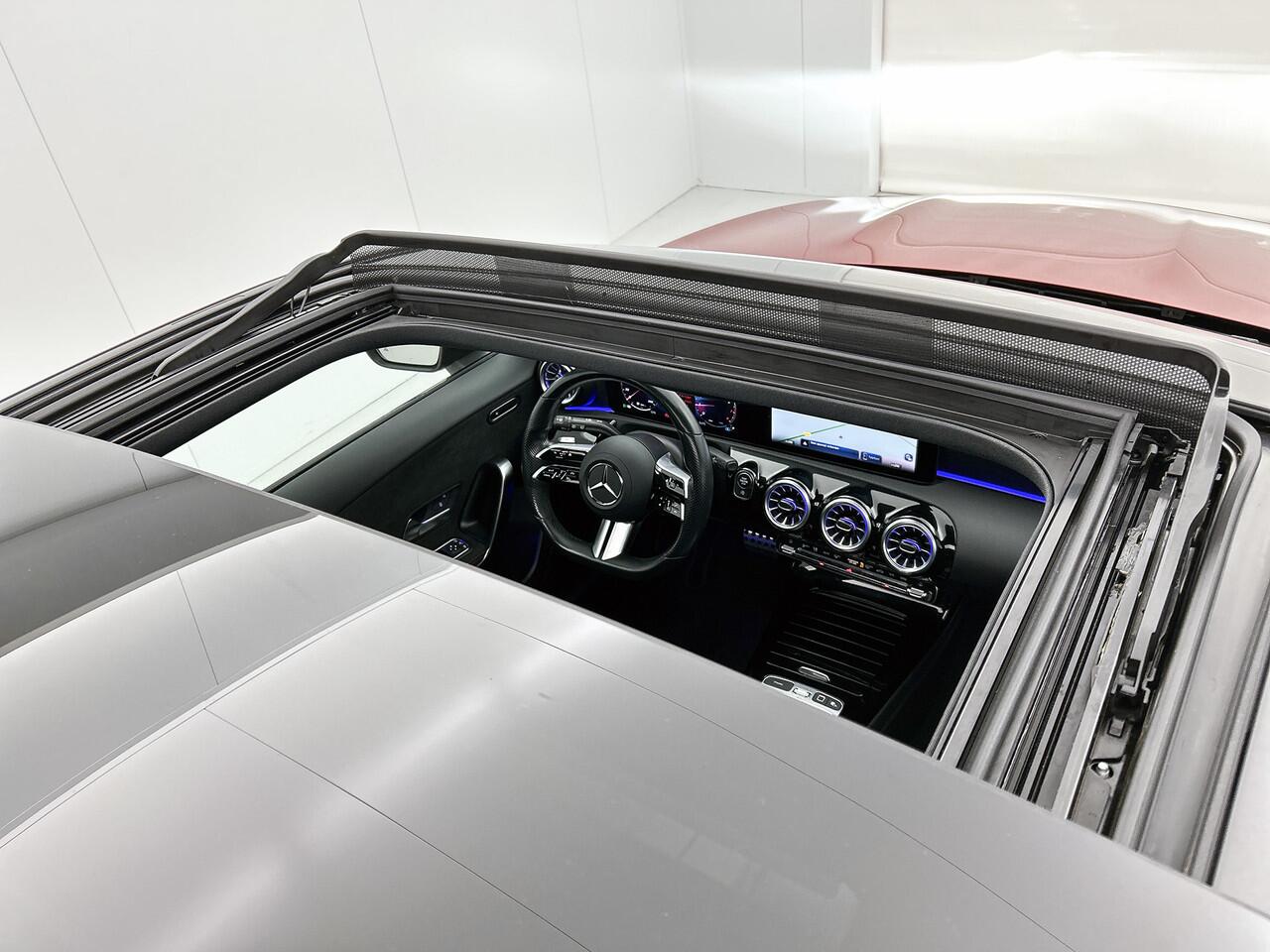 Mercedes-Benz A-KLASSE 180 Star Edition AMG Line | Nightpakket | Dodehoekassistent | Smartphone integratie | KEYLESS GO | 19 inch AMG velgen | Sfeerverlichting | Verwarmde stoelen vooraan | Panoramaschuifdak |