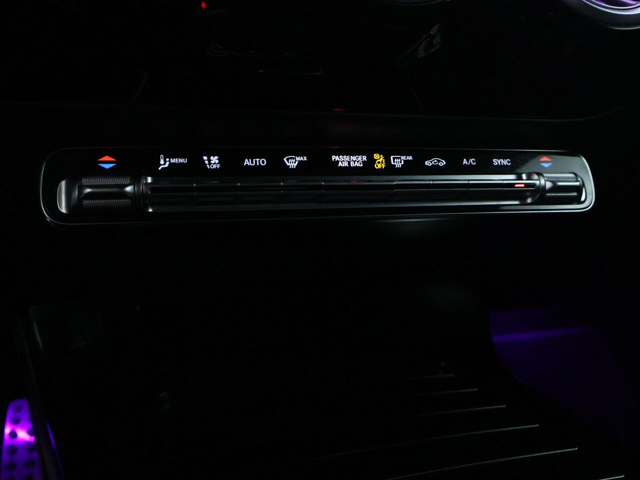 Mercedes-Benz A-KLASSE 180 AMG-line Limousine | Night Pakket | Trekhaak af fabriek | Sfeerverlichting | Parkeer pakket | Spiegel pakket | Inclusief 24 maanden MB Certified garantie voor Europa.