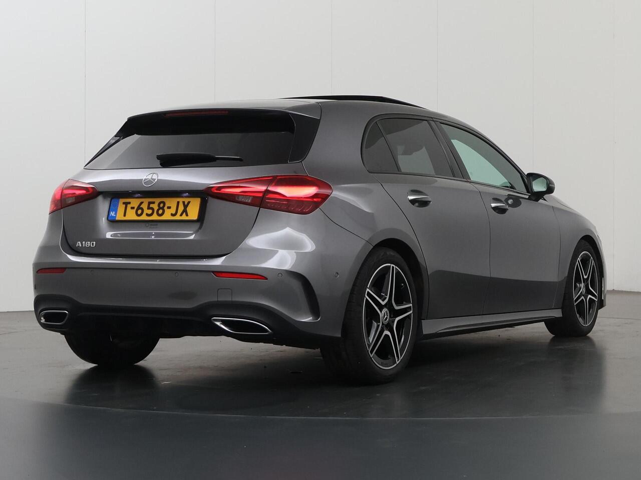 Mercedes-Benz A-KLASSE 180 AMG Line | Premium pack | Night pakket | Panoramadak | Stoelverwarming |