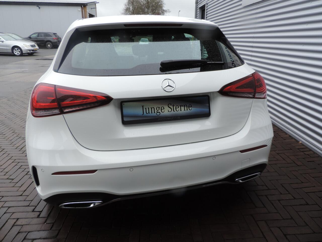 Mercedes-Benz A-KLASSE 180 Business Solution AMG Upgrade auto is nieuw zeer mooi