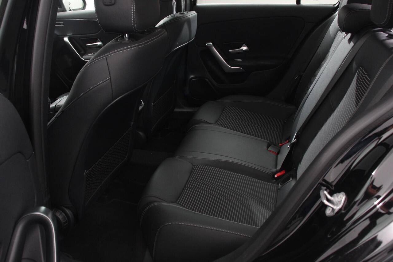 Mercedes-Benz A-KLASSE 180 136pk DCT Progressive Navigatie Parkeersensoren Camera Cruise Control Stoelverwarming Ledverlichting Climate Control