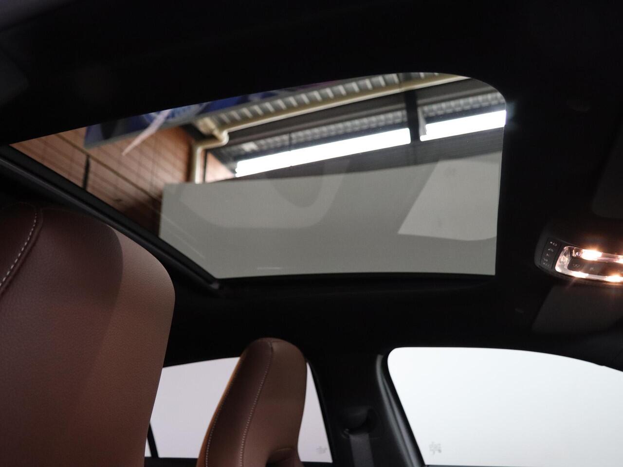 Mercedes-Benz A-KLASSE 250e Star Edition AMG Line | Panoramaschuifdak | Night | Stoelverwarming voor | Achteruitrijcamera | Interieur Bahia Bruin |