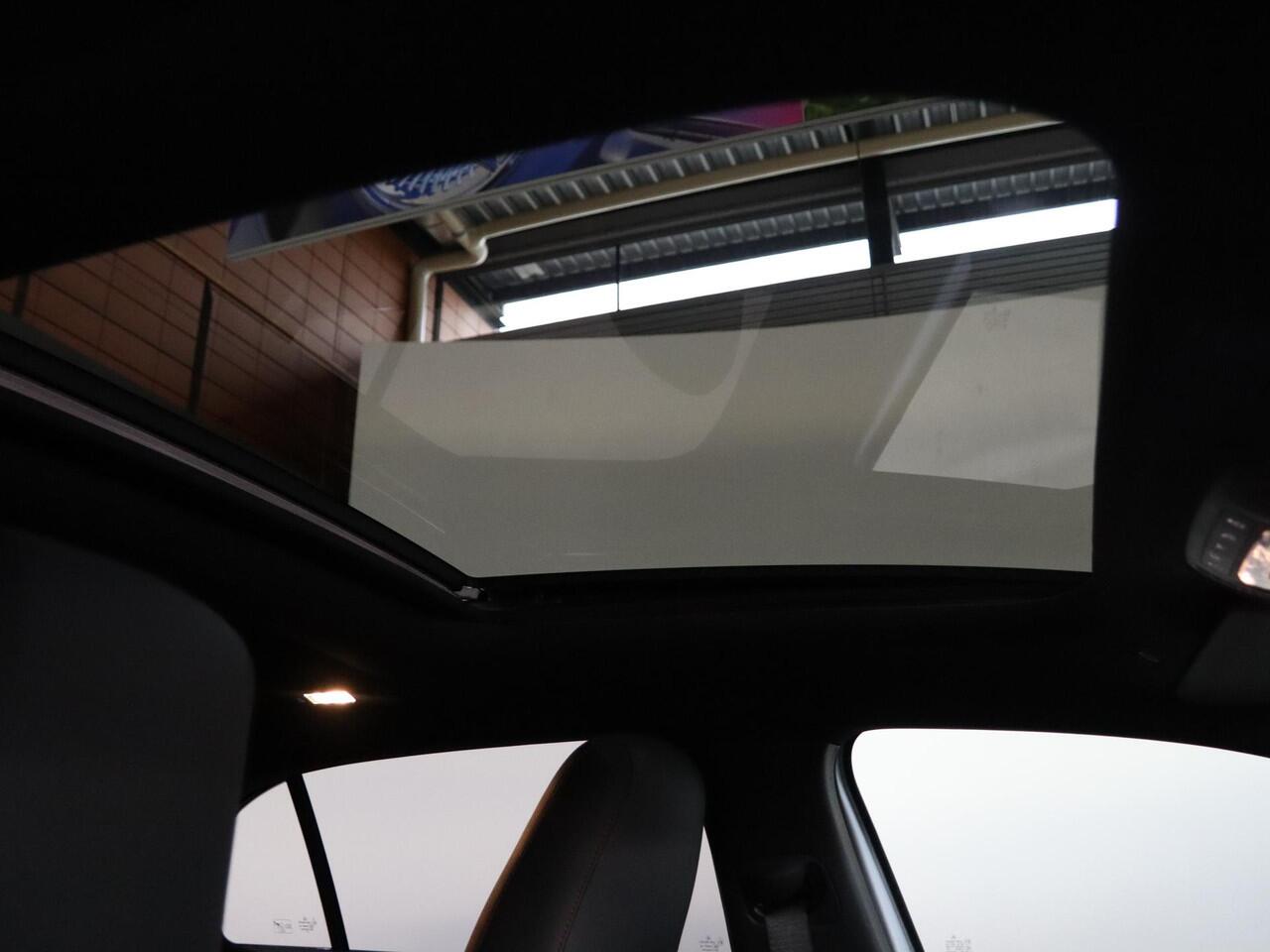 Mercedes-Benz A-KLASSE 250e Business Solution AMG | Panoramaschuifdak | Stoelverwarming | Achteruitrijcamera | MULTIBEAM LED | Nightpakket |