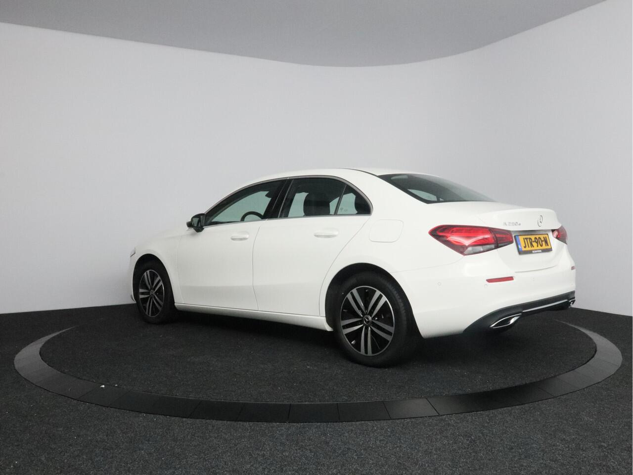 Mercedes-Benz A-KLASSE 250 e Luxury Line | Stoel verwarmd | Navigatie |