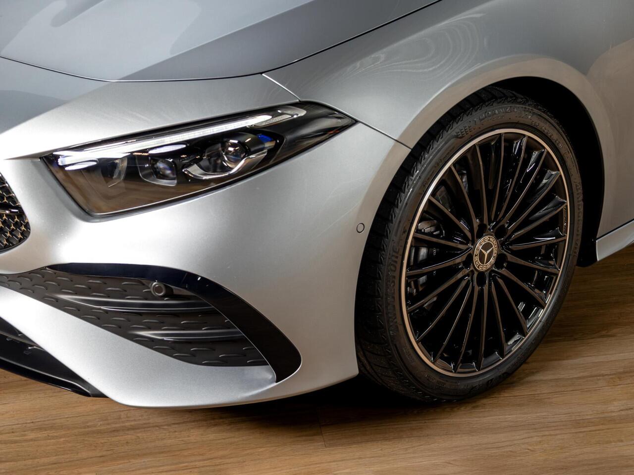 Mercedes-Benz A-KLASSE Limousine 180 Star Edition AMG Line PLUS Panorama dak