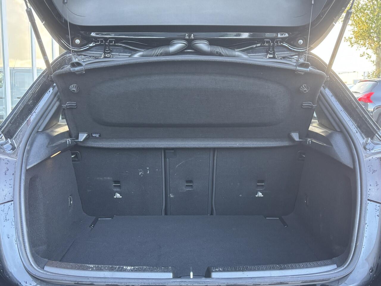 Mercedes-Benz A-KLASSE 180 Business Line | Automaat | Pano | Parkeer Camera | Stoelverwarming