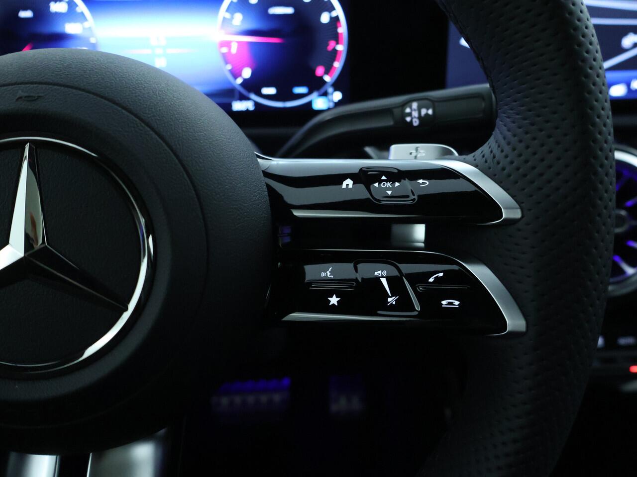 Mercedes-Benz A-KLASSE 180 Business Solution AMG | AMG Line Plus pakket | Nightpakket | Parkeerpakket met 360°-camera | KEYLESS GO | Extra USB-poorten | MULTIBEAM LED | Head-up display | Dodehoekassistent |