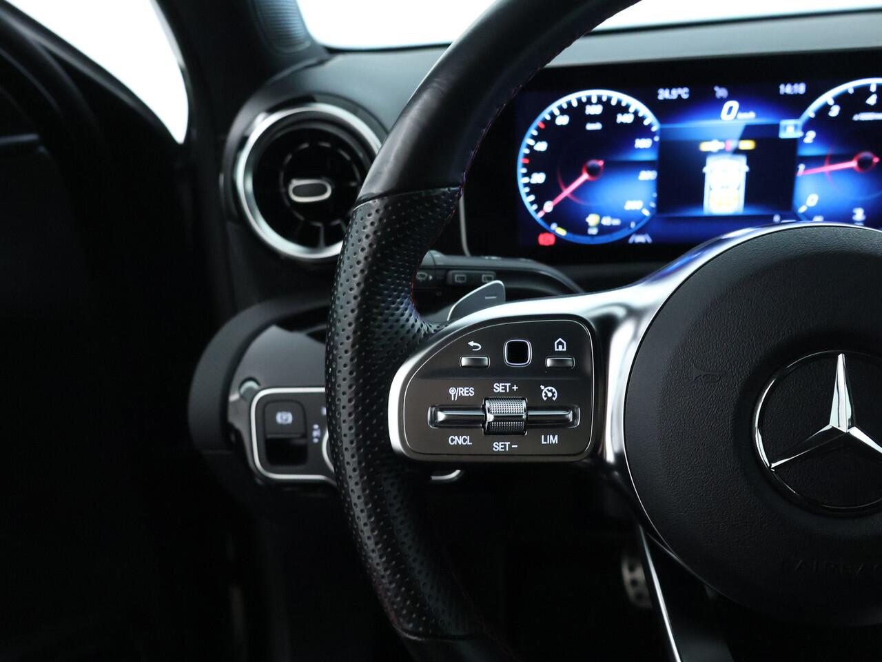 Mercedes-Benz A-KLASSE 180 AMG-line | Night pakket | Thermotronic | Apple CarPlay | parkeersensoren en achter camera | Spiegelpakket | Inclusief 24 maanden MB Certified garantie voor Europa.