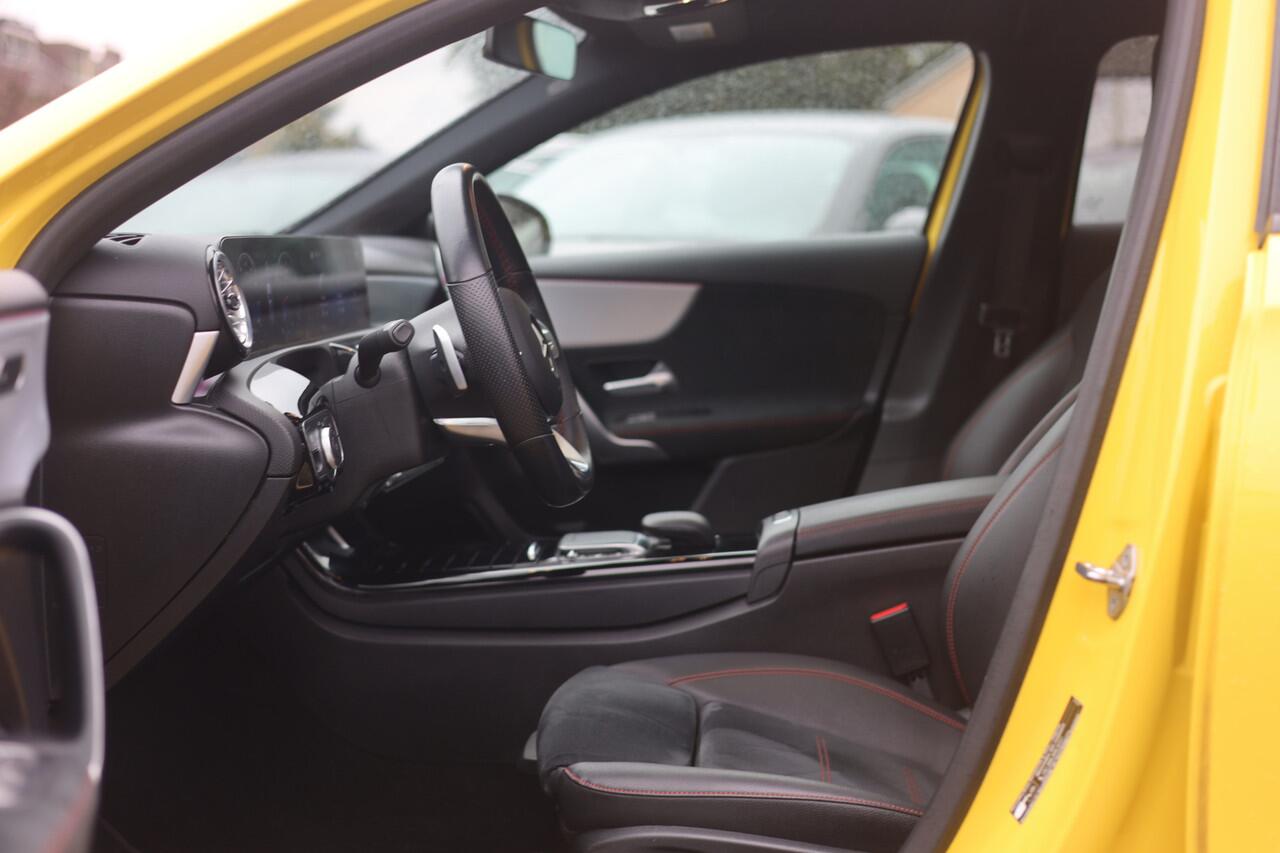 Mercedes-Benz A-KLASSE 180 AMG AUTOMAAT | PANO | CAMERA | NL AUTO