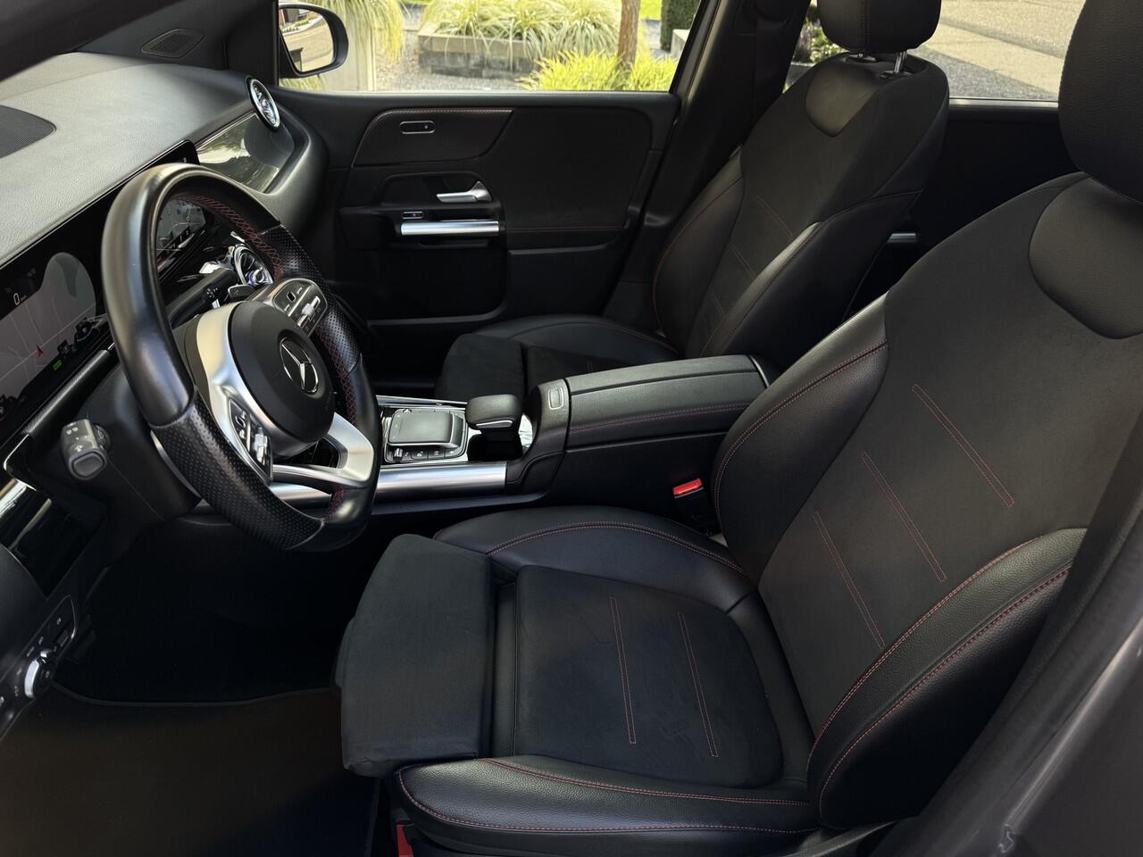 Mercedes-Benz B-KLASSE 250e 218pk AMG Panoramadak Nightpakket Widescreen SfeerVerlichting SportLeder Led Camera 18" Trekhaak Pdc