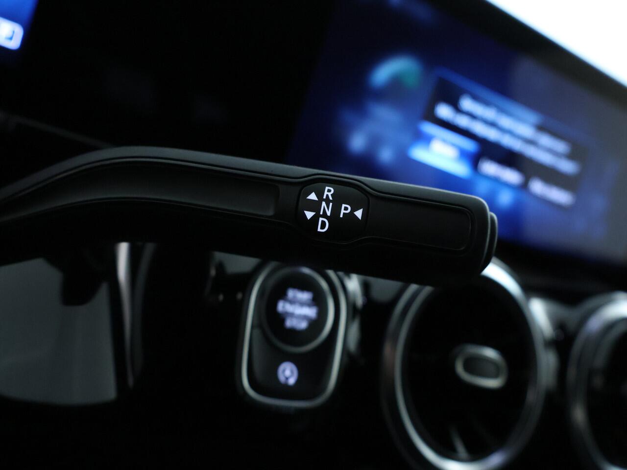 Mercedes-Benz B-KLASSE 180 Advantage Achteruitrijcamera | Ledkoplampen | EASY PACK achterklep | Navigatiesysteem met harde schijf. Inclusief 24 maanden MB Certified garantie voor Europa.