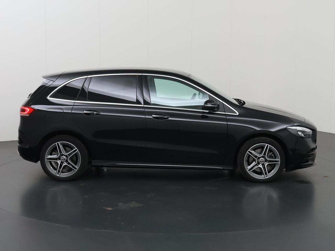 Mercedes-Benz B-KLASSE 250 e AMG Line | Widescreen | 360 graden camera | Stoelverwarming | Cruise control | Extra getint glas |