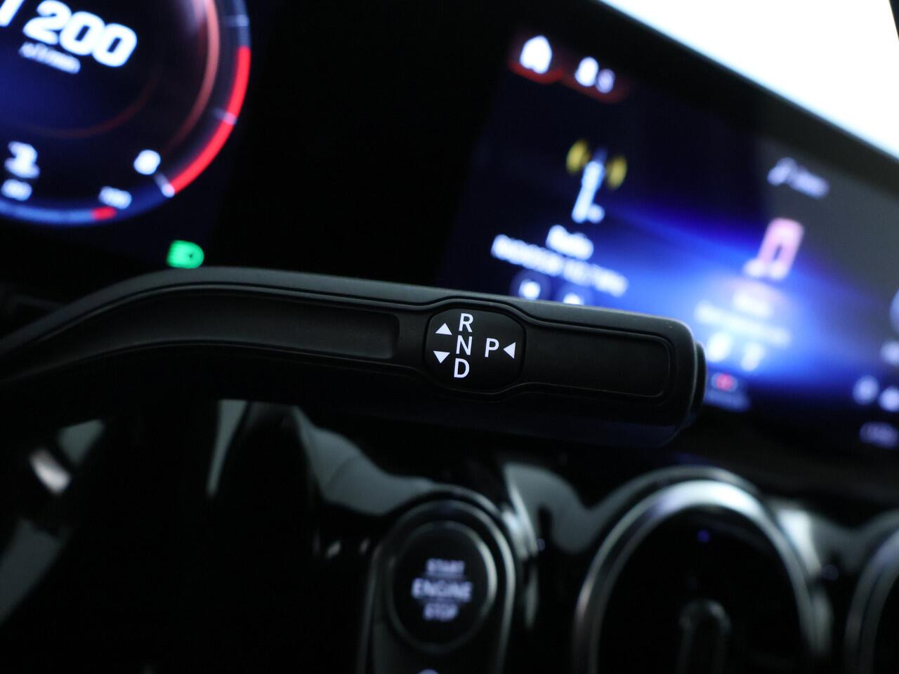 Mercedes-Benz B-KLASSE 180 Business Solution AMG | Achteruitrijcamera | Smartphone integratiepakket | Elektrische achterklep | Inclusief 24 maanden MB Certified garantie voor Europa.