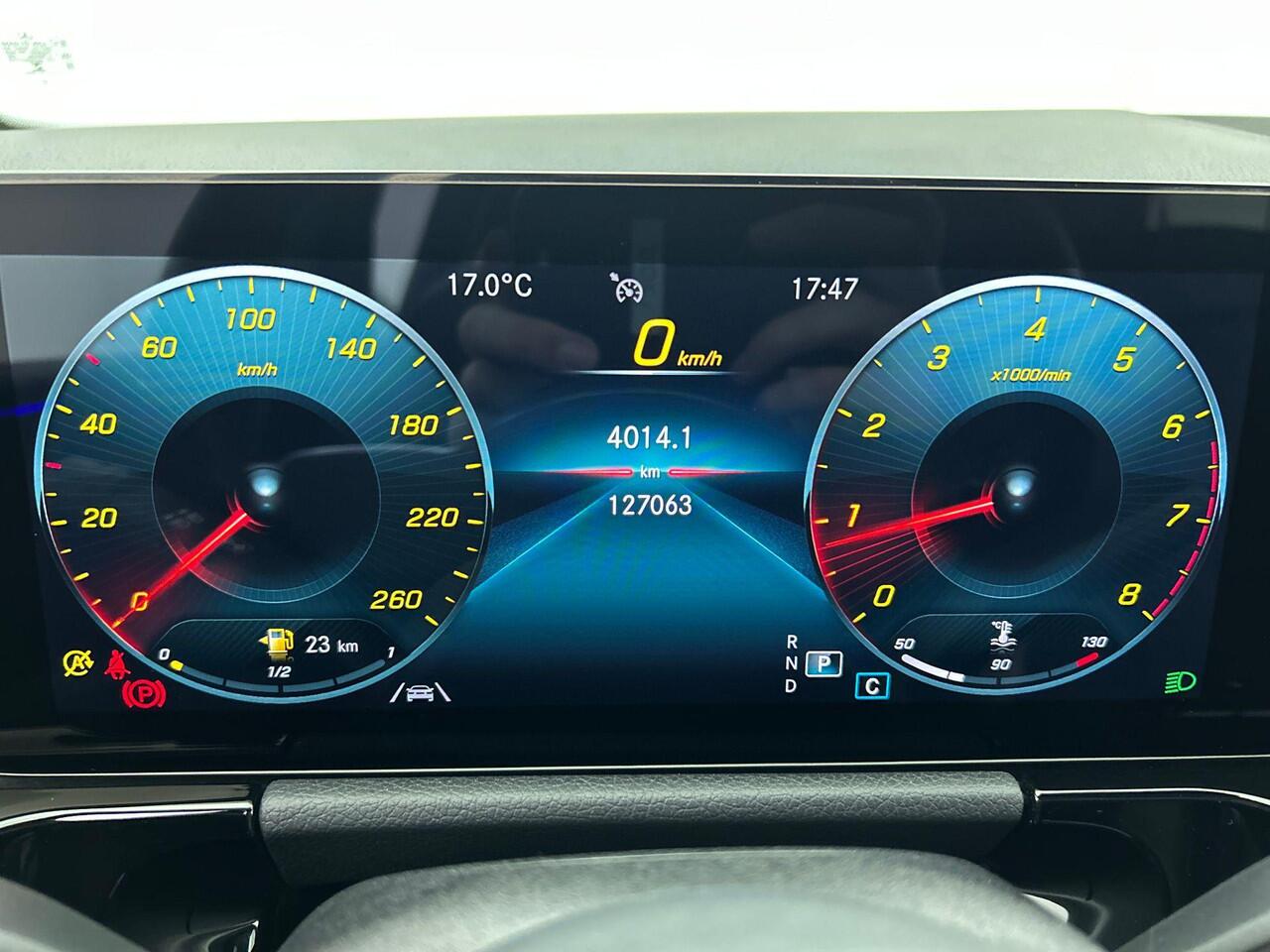 Mercedes-Benz B-KLASSE 180 Business Solution Luxury Auto. Trekhaak Navigatie Camera Parkeersensoren Cruise Control Elektrische achterklep Stoelverwarming Virtual Cockpit Leder Climate Control