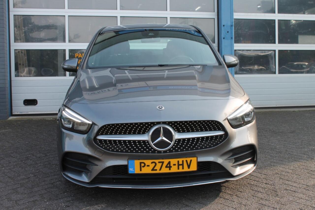 Mercedes-Benz B-KLASSE 180 BUS. SOL. AMG Automaat / Afn. Trekhaak /