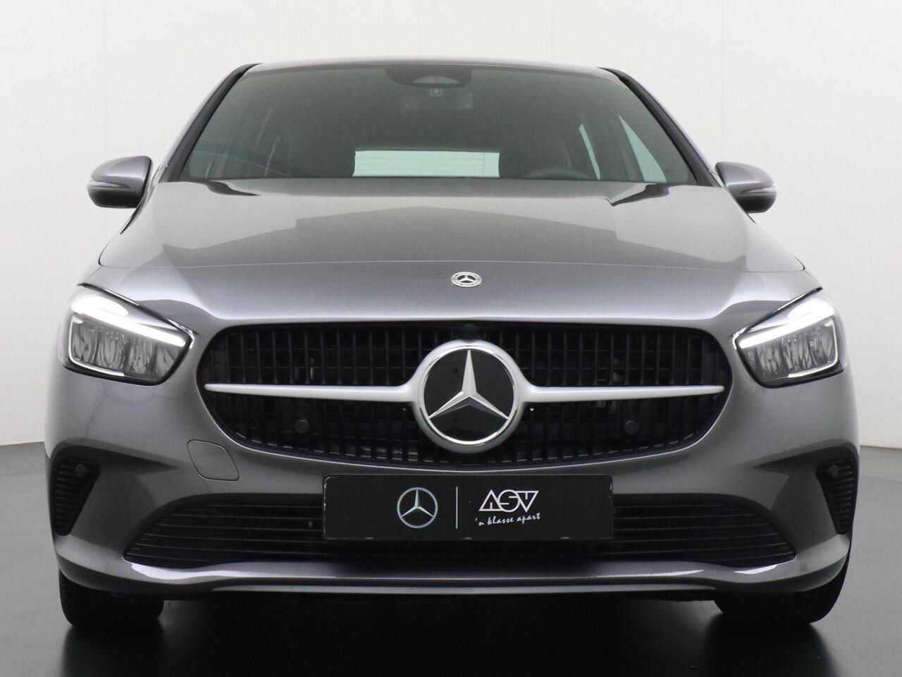 Mercedes-Benz B-KLASSE 250 e Business Solution | Achteruitrijcamera | DAB+ Radio | Distronic Cruise Control | Trekhaak Wegklapbaar | Stoelverwarming Voorin | 17" Lichtmetalen Velgen