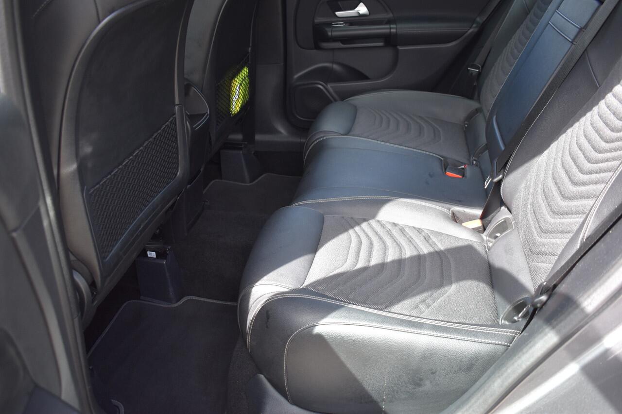 Mercedes-Benz B-KLASSE 180 Business Solution Automaat / Airco / Camera / Navigatie / Lane assist / Cruise