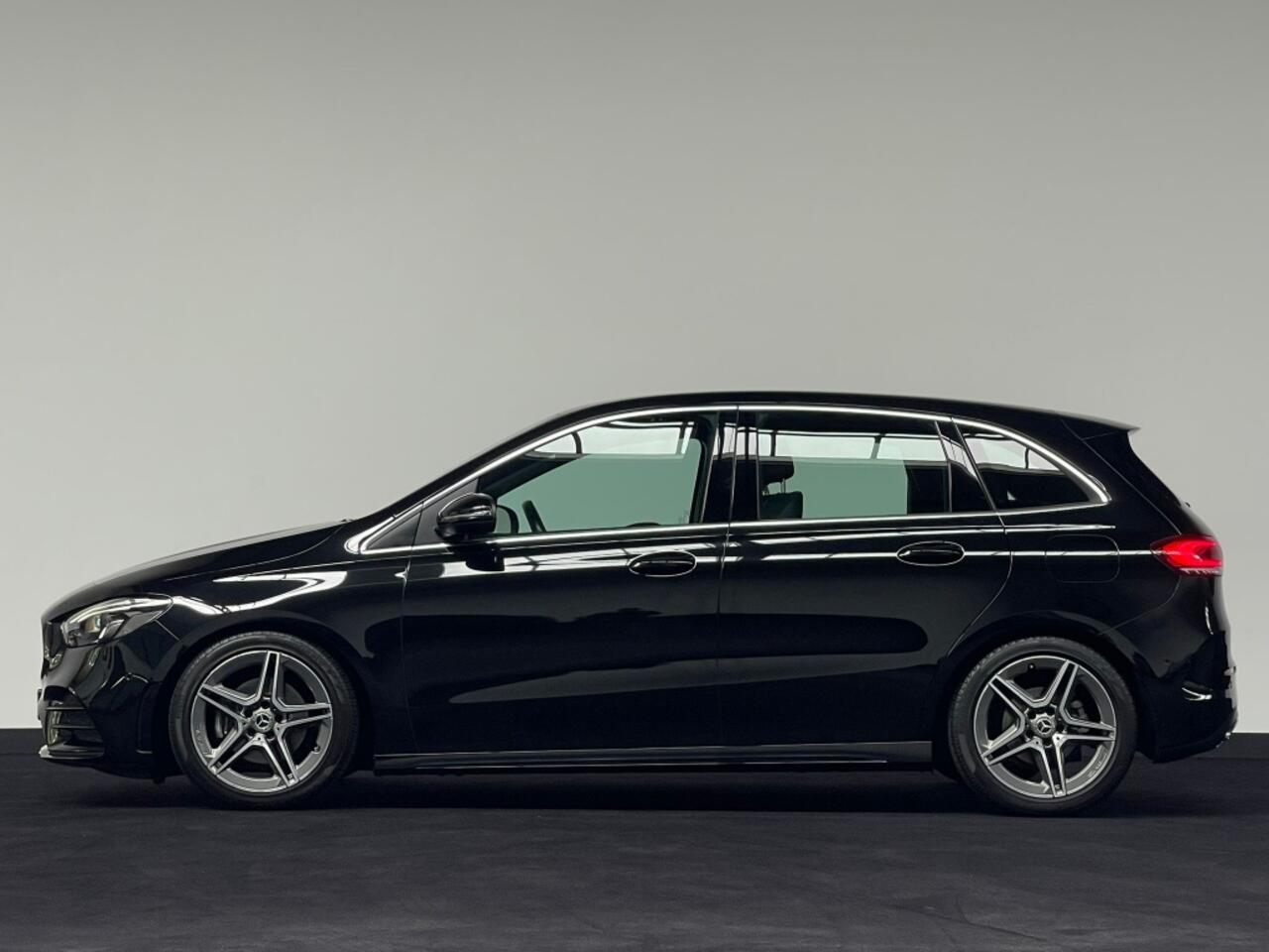 Mercedes-Benz B-KLASSE 180 Bus. Sol. AMG