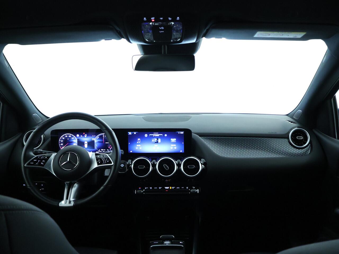 Mercedes-Benz B-KLASSE 250 e Plug-In Hybride | Trekhaak | Ledkoplampen | Stuur en Stoelverwarming | 11kW Laden | Achteruitrijcamera | Inclusief 24 maanden MB Certified garantie voor Europa.