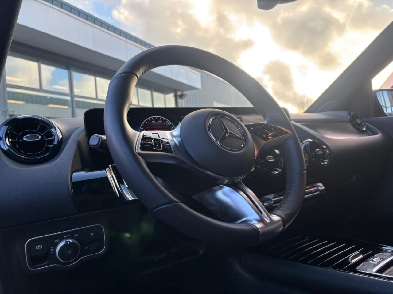 Mercedes-Benz B-KLASSE 250E AUTOMAAT LUXURY LINE NAVI PDC-CAMRERA STOELVW.