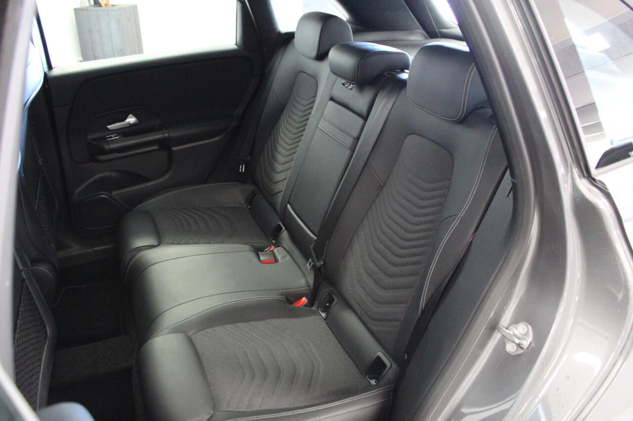 Mercedes-Benz B-KLASSE 180d Business Solution | CARPLAY | LED-KOPL | CAMERA | 16'LMV | NAVIGATIE | TREKHAAK | PDC-A |