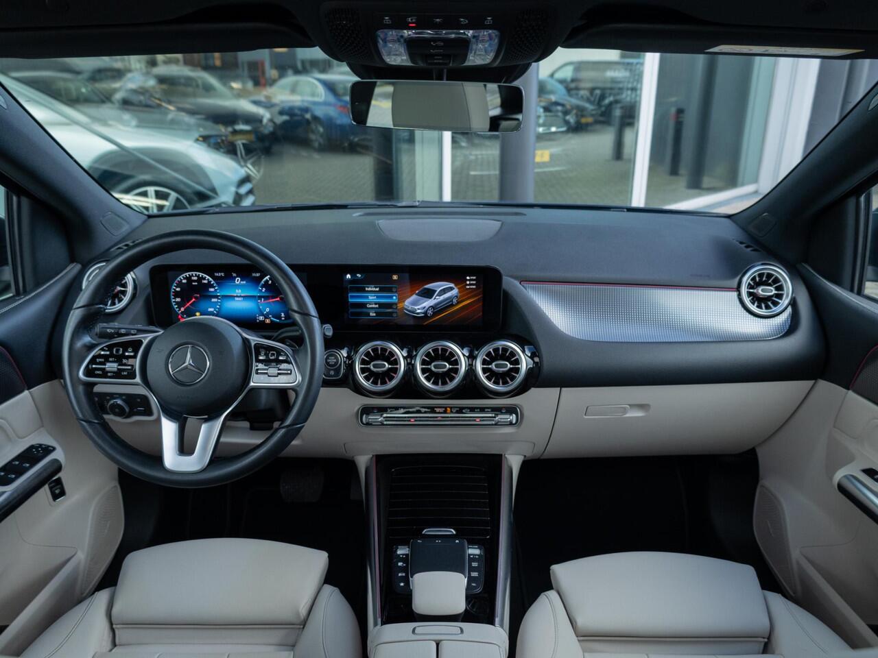 Mercedes-Benz B-KLASSE 180 Business Solution Luxury Panorama dak | Trekhaak