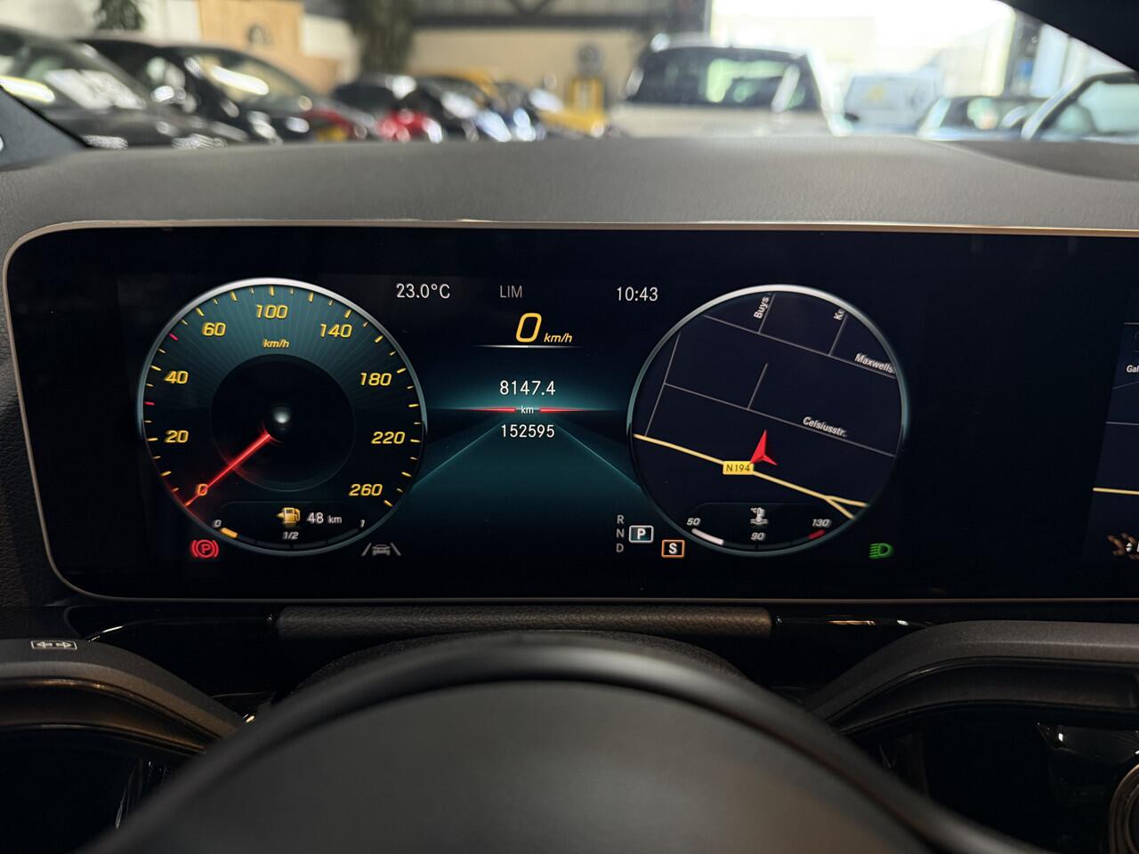 Mercedes-Benz B-KLASSE 200 Business Solution // autom. // Apple Carplay // Nl Auto // Trekhaak wegkl.