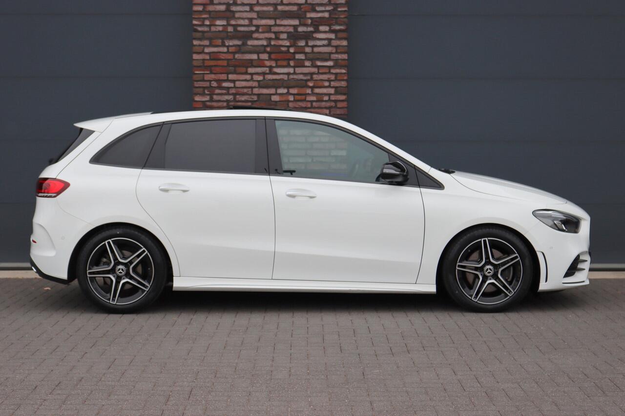 Mercedes-Benz B-KLASSE 220 AMG Line Premium+ | Panoramadak | Augmented Reality | Advanced Sound System | Keyless Go | Cruise Control | Stoelverwarming | Dodehoekassistent | Nightpakket |