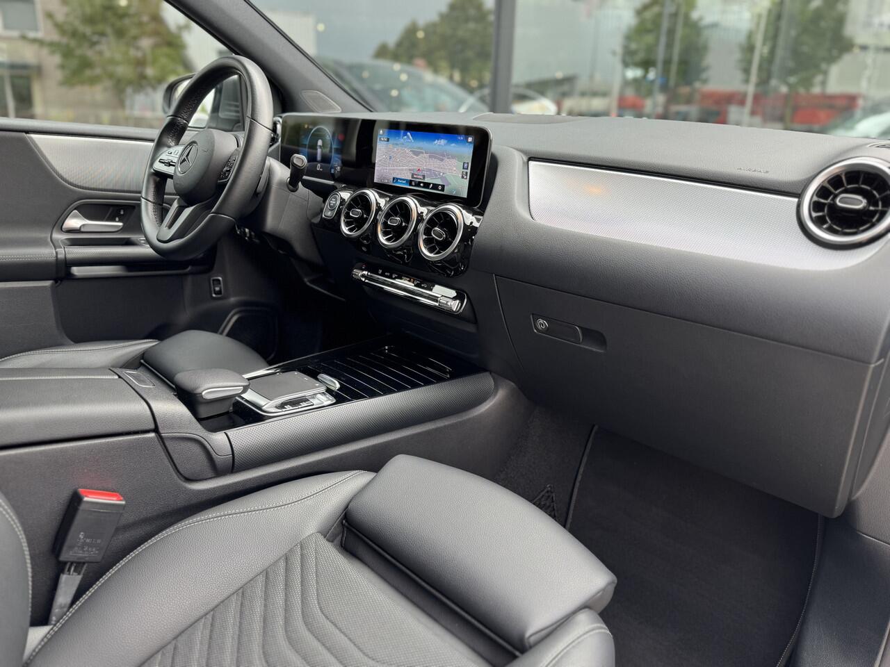 Mercedes-Benz B-KLASSE 180 AUT Business Solution | Camera | Elektrische achterklep | NL-AUTO