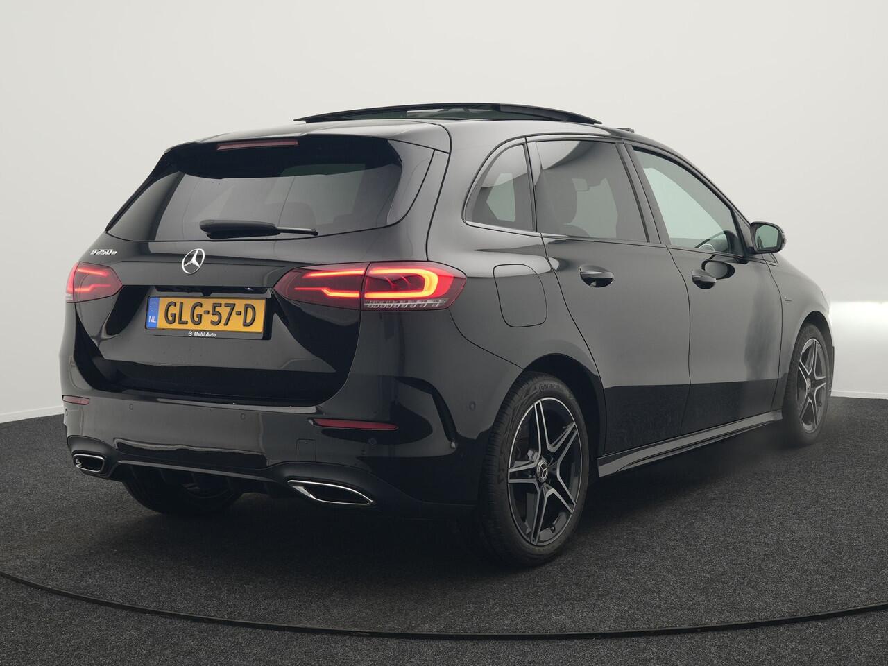 Mercedes-Benz B-KLASSE 250 e AMG Limited 218pk PHEV | Panodak | Camera | Night Pakket | Alcantara Sportstoelen Verwarmd | Apple Carplay | Widescreen Cockpit | Navigatie | Lane Assist | Virtual | DAB |