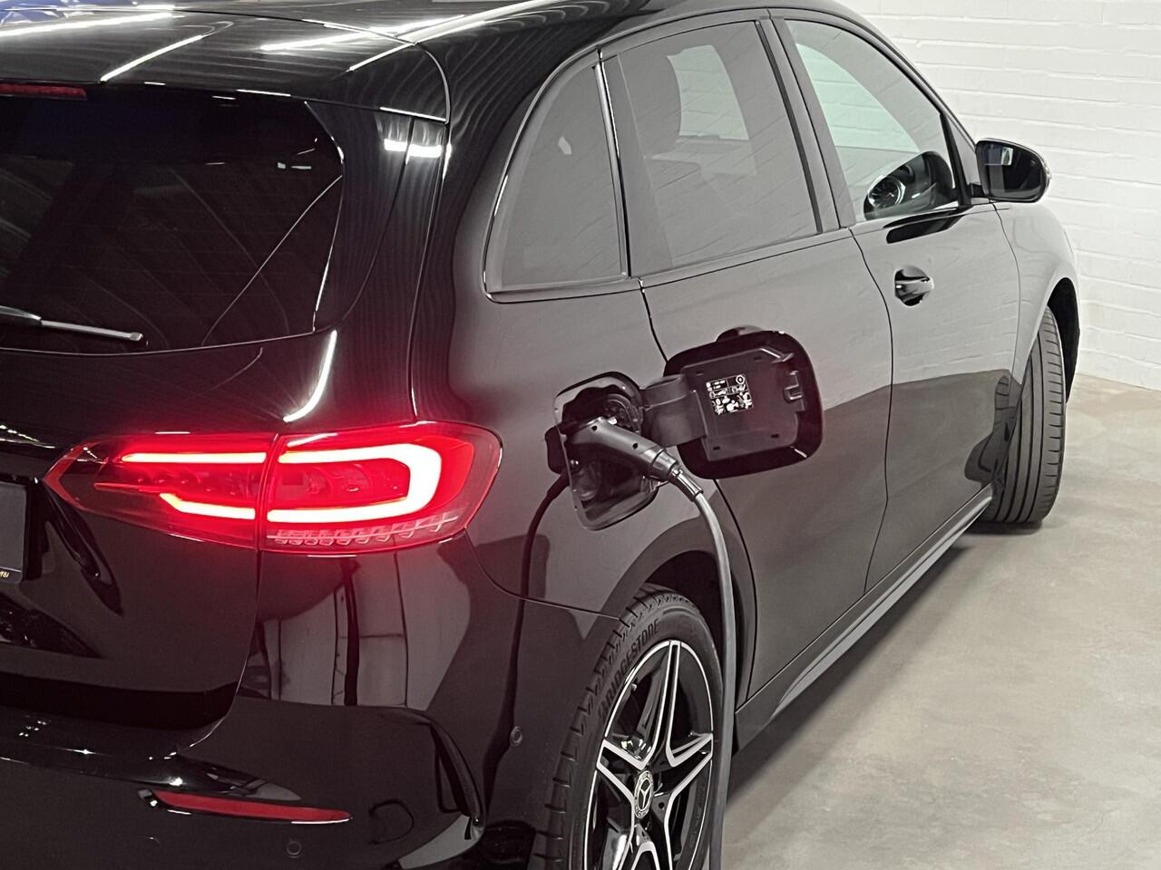 Mercedes-Benz B-KLASSE 250 e AMG-Line Cruise-/climate control | Camera | Sfeerverlichting | Widescreen | Night | Navigatie | Stoelverwarming