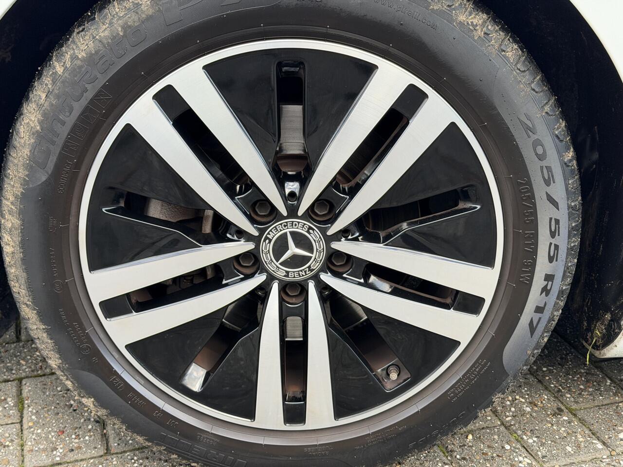 Mercedes-Benz B-KLASSE 200 Business Solution Luxury Pano-Dak | Trekhaak | Memory | Camera | Keyless