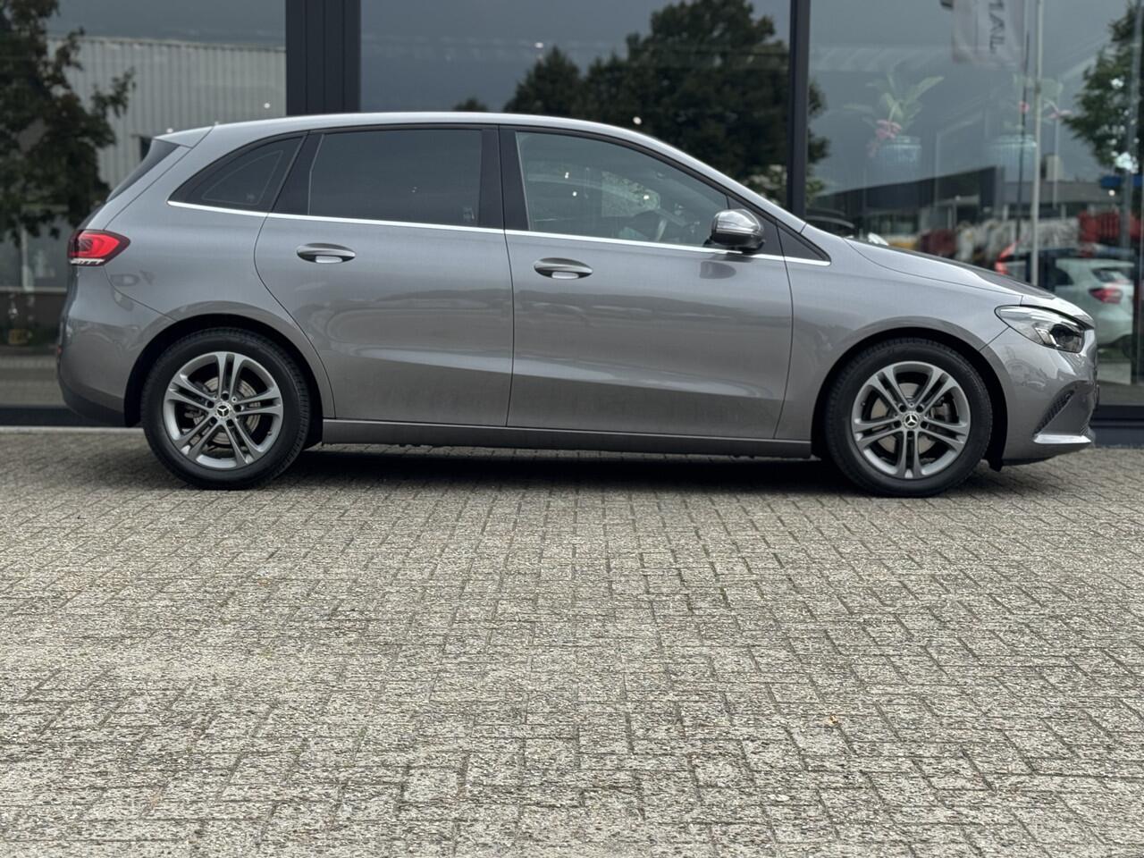 Mercedes-Benz B-KLASSE 180 AUT Business Solution | Camera | Elektrische achterklep | NL-AUTO