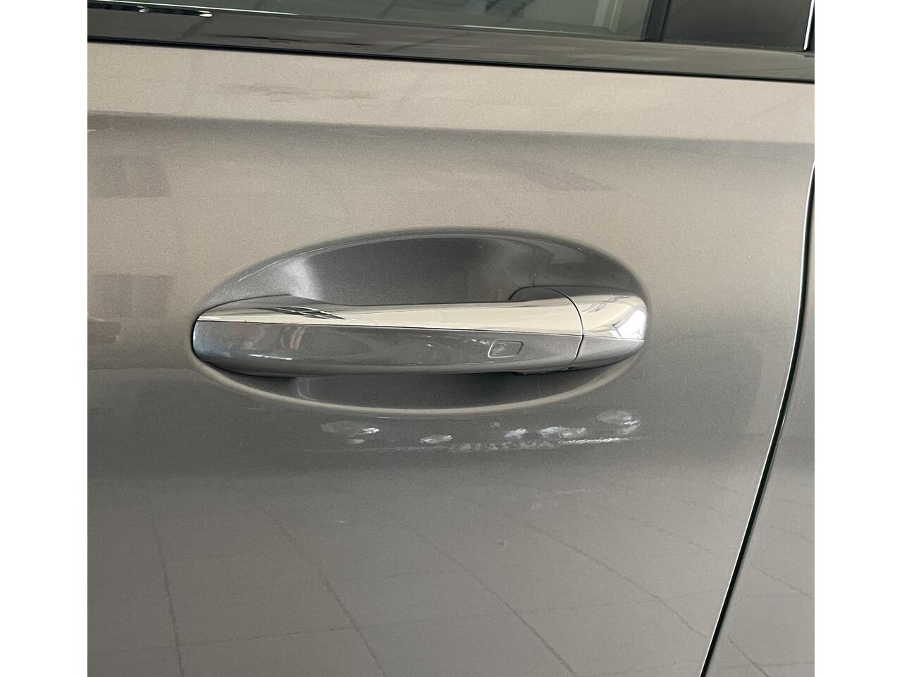 Mercedes-Benz B-KLASSE 180 Business Solution AMG | Panoramadak | Trekhaak | Carplay | 177 PK