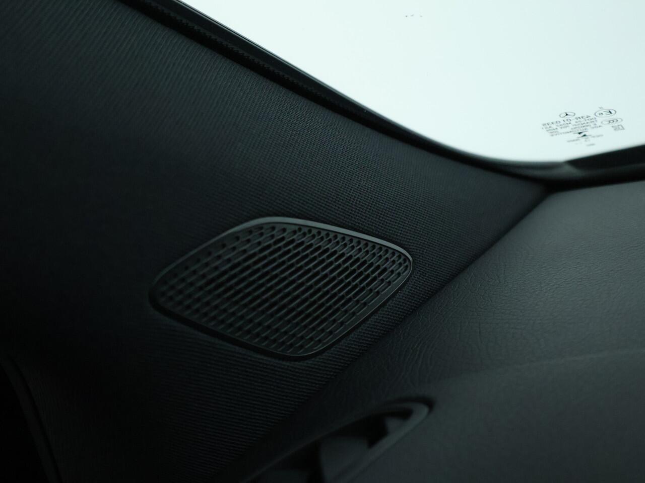 Mercedes-Benz B-KLASSE 180 Business Solution AMG | Achteruitrijcamera | Smartphone integratiepakket | Elektrische achterklep | Inclusief 24 maanden MB Certified garantie voor Europa.