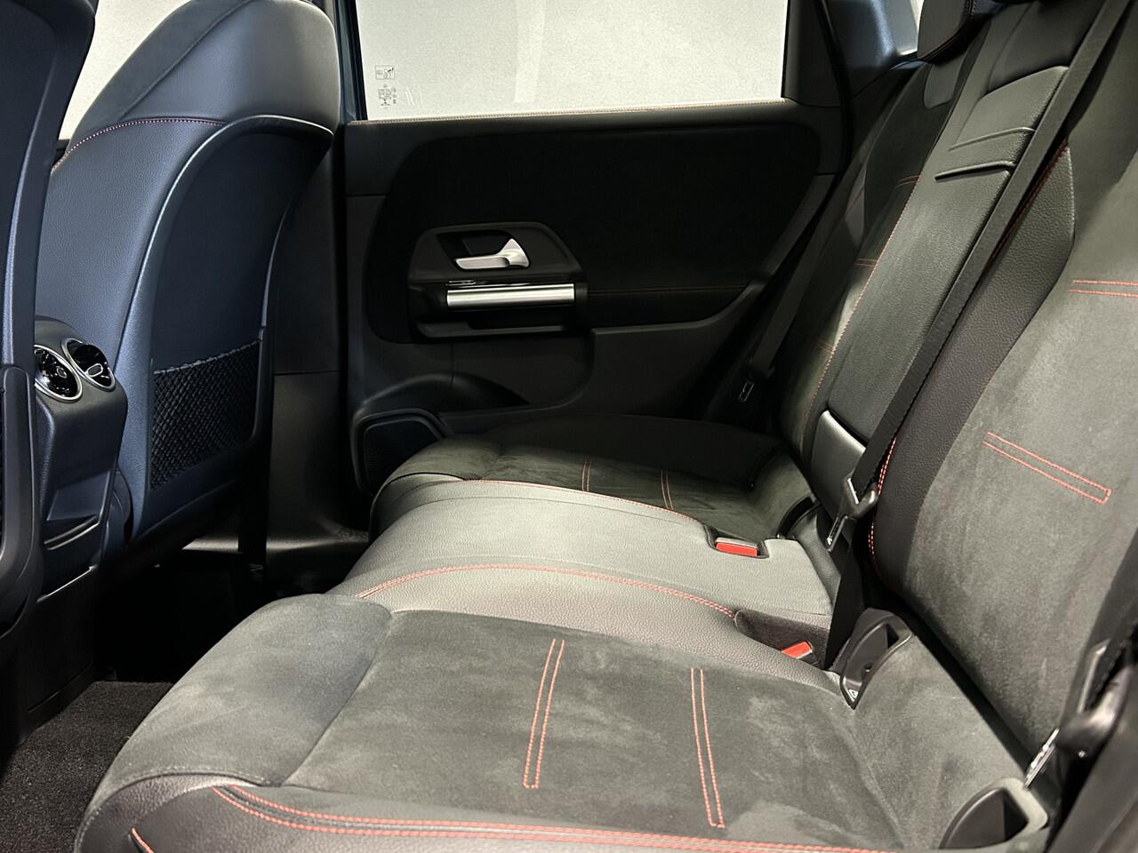 Mercedes-Benz B-KLASSE 180 AMG // Panoramadak // Camera // Carplay // Elek. Achterklep // Cruise Control // Parkeersensoren