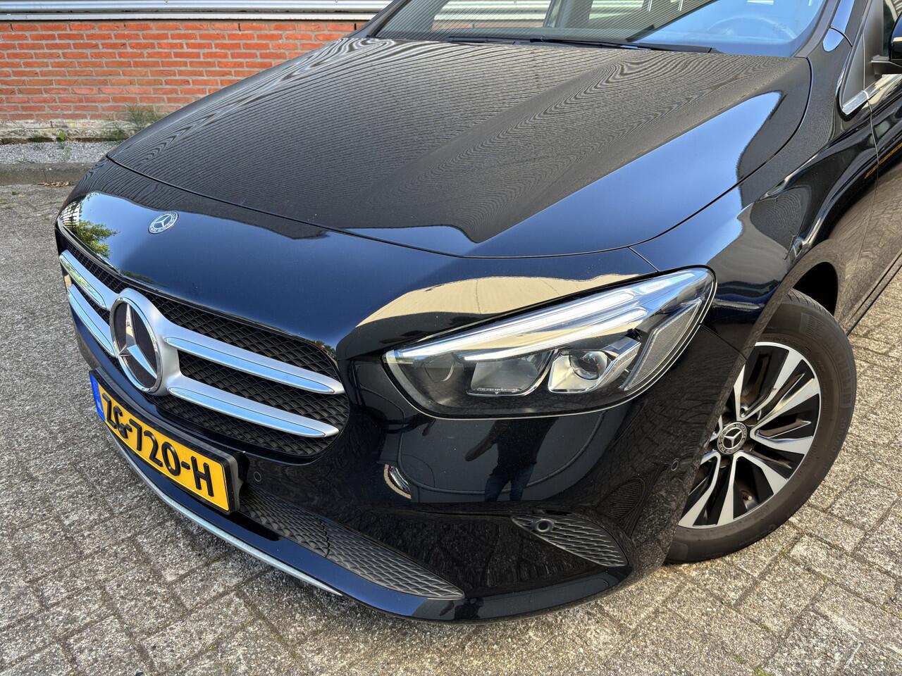 Mercedes-Benz B-KLASSE 180 Business Solution | Automaat | Panormadak | Stoelverwarming |